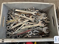 Rolmeters, niveaus, oorbeschermers en ring/steeksleutels - afbeelding 2 van  6