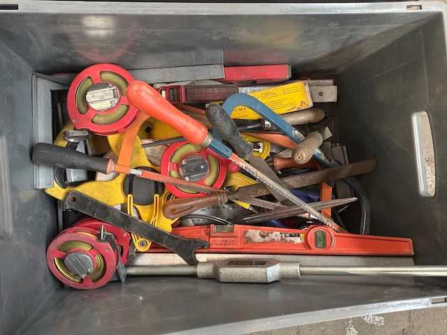 Rolmeters, niveaus, oorbeschermers en ring/steeksleutels - afbeelding 4 van  6