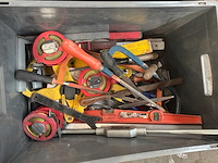 Rolmeters, niveaus, oorbeschermers en ring/steeksleutels - afbeelding 4 van  6