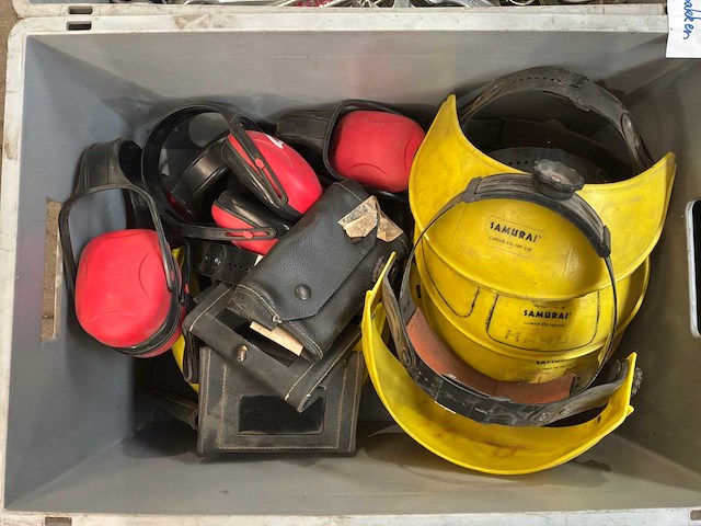 Rolmeters, niveaus, oorbeschermers en ring/steeksleutels - afbeelding 5 van  6