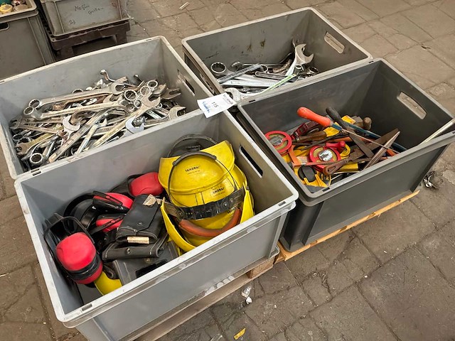 Rolmeters, niveaus, oorbeschermers en ring/steeksleutels - afbeelding 6 van  6