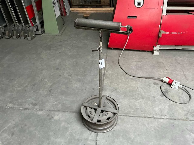 Rolstatief op voet - afbeelding 1 van  3