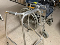 Rolstoel en looprekje - afbeelding 1 van  3