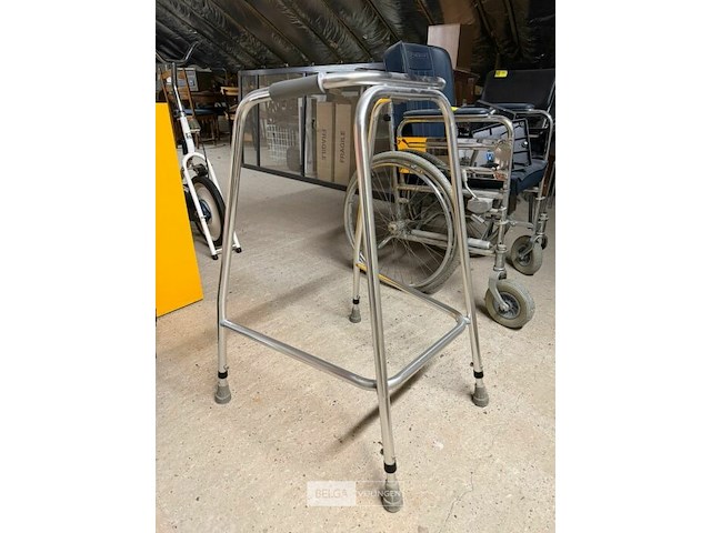Rolstoel en looprekje - afbeelding 2 van  3