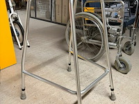 Rolstoel en looprekje - afbeelding 2 van  3