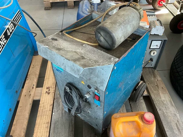 Romess e10/220v remmen ontluchter - afbeelding 1 van  3
