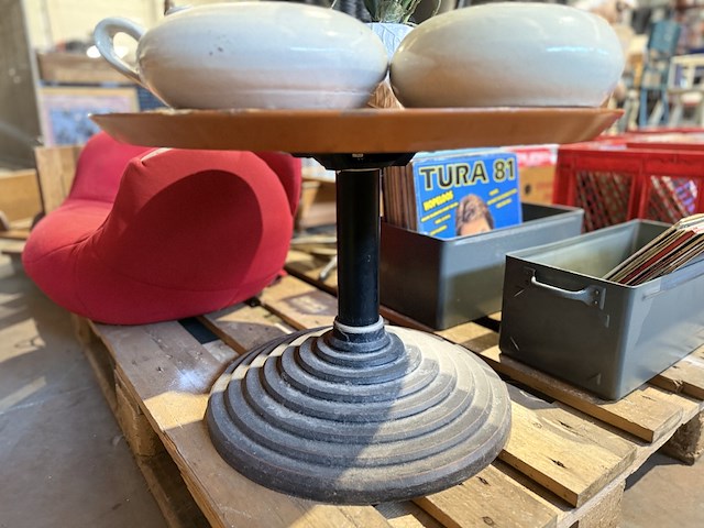 Rond tafeltje met gietijzeren voet - afbeelding 1 van  3