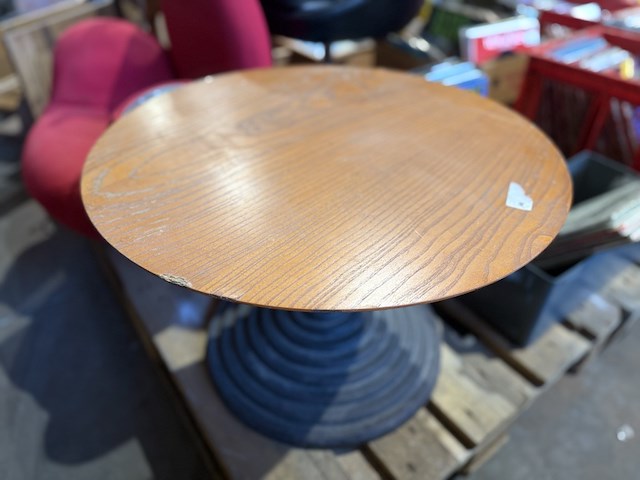 Rond tafeltje met gietijzeren voet - afbeelding 2 van  3