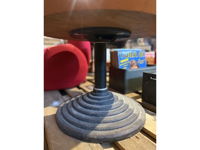 Rond tafeltje met gietijzeren voet - afbeelding 3 van  3