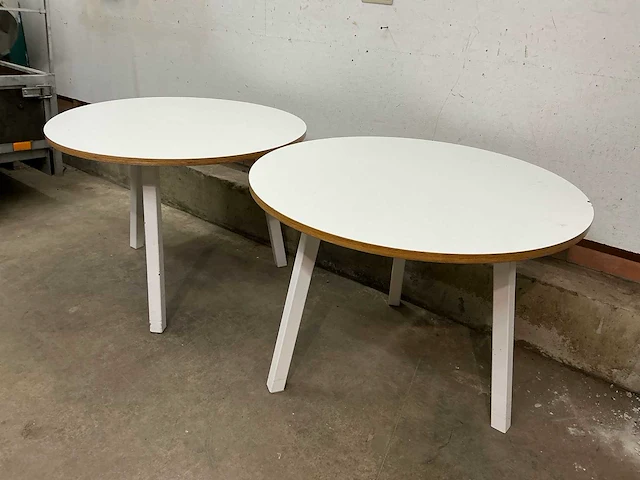 Ronde eetkamertafel (2x) - afbeelding 1 van  11