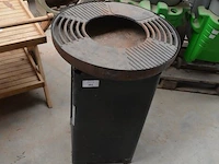 Ronde houtskool barbecue op zware voet ai.e - afbeelding 2 van  8