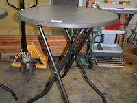 Ronde inklapbare staantafel - afbeelding 1 van  3