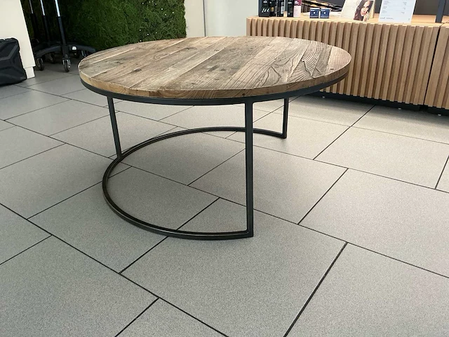 Ronde salontafel met houten blad en metalen onderstel - afbeelding 1 van  3
