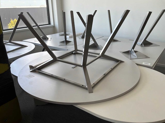 Ronde tafel (3x) - afbeelding 1 van  3
