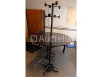 Ronde tafel + accessoires - afbeelding 2 van  6