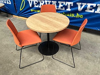 Ronde tafel met 3 inclass stoelen