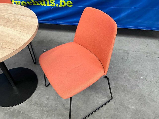 Ronde tafel met 3 inclass stoelen - afbeelding 3 van  6
