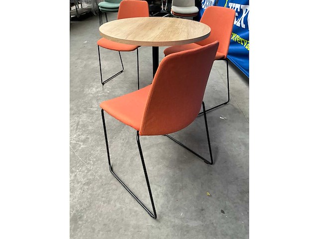 Ronde tafel met 3 inclass stoelen - afbeelding 4 van  6