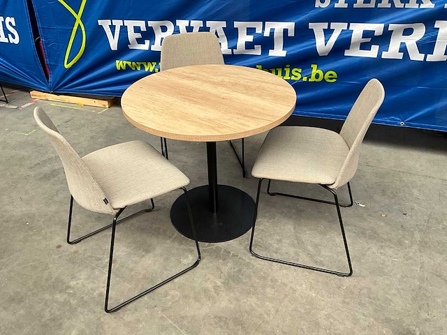 Ronde tafel met 3 inclass stoelen - afbeelding 1 van  6