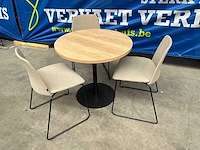 Ronde tafel met 3 inclass stoelen