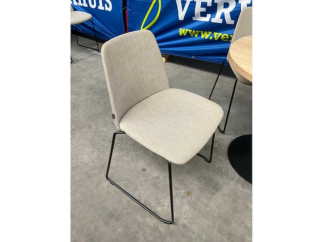 Ronde tafel met 3 inclass stoelen - afbeelding 3 van  6