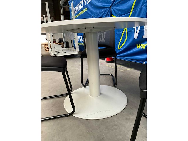 Ronde tafel met 3 stoelen - afbeelding 2 van  6