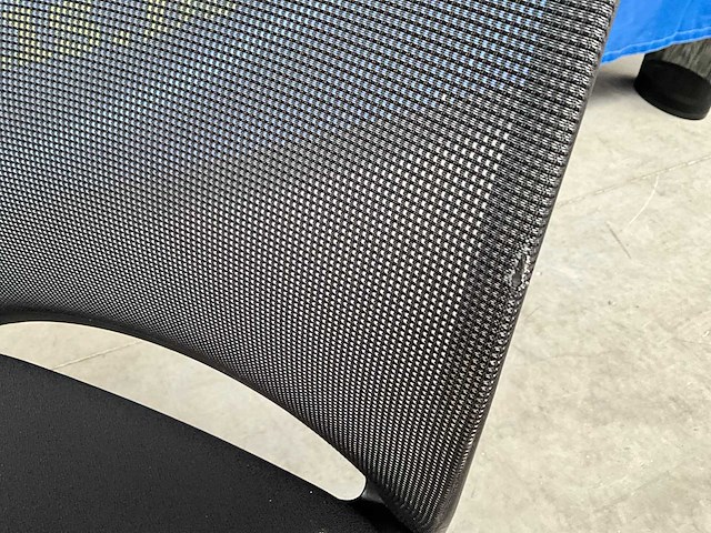 Ronde tafel met 3 stoelen - afbeelding 3 van  6