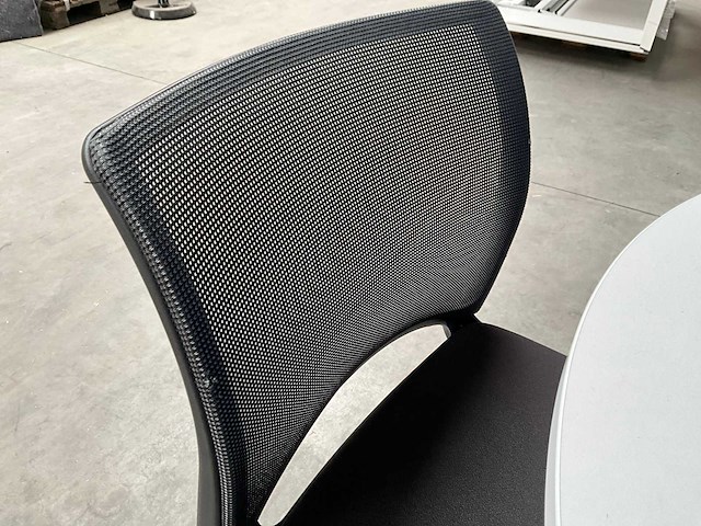 Ronde tafel met 3 stoelen - afbeelding 4 van  6