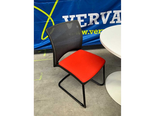 Ronde tafel met 3 stoelen - afbeelding 1 van  6