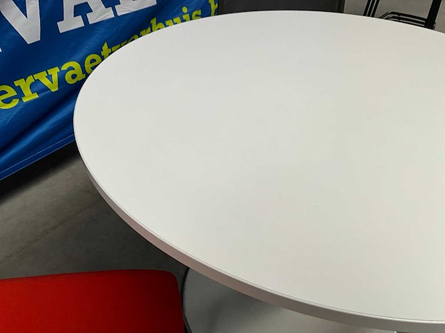 Ronde tafel met 3 stoelen - afbeelding 3 van  6