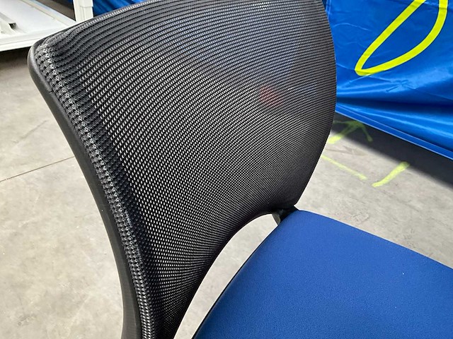 Ronde tafel met 3 stoelen - afbeelding 4 van  8