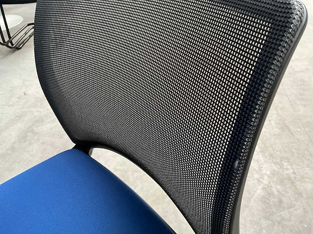 Ronde tafel met 3 stoelen - afbeelding 5 van  8