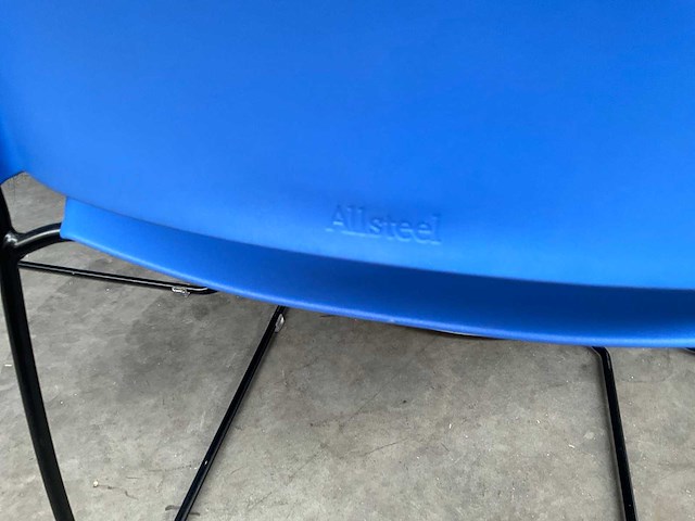 Ronde tafel met 4 allsteel stoelen - afbeelding 3 van  6