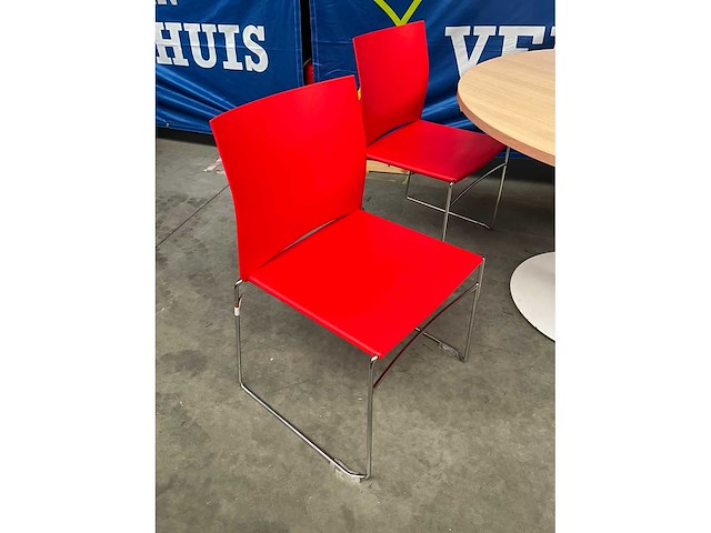 Ronde tafel met 4 stoelen - afbeelding 2 van  3