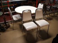 Ronde tafel met vier stoelen - afbeelding 1 van  6