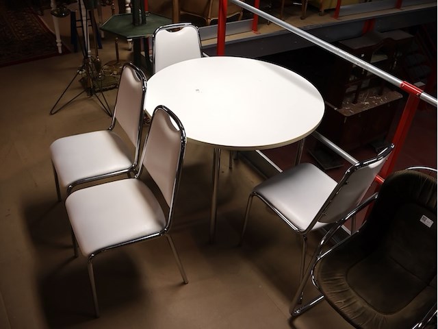 Ronde tafel met vier stoelen - afbeelding 4 van  6