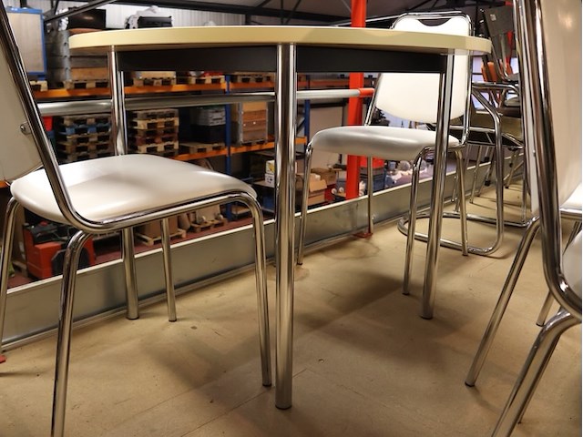 Ronde tafel met vier stoelen - afbeelding 6 van  6