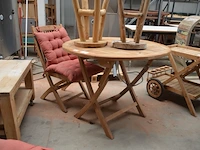 Ronde teak plooituintafel bois le duc, 2 teak plooistoelen bois le duc met kussens, 2 houten kruktjes - afbeelding 4 van  10