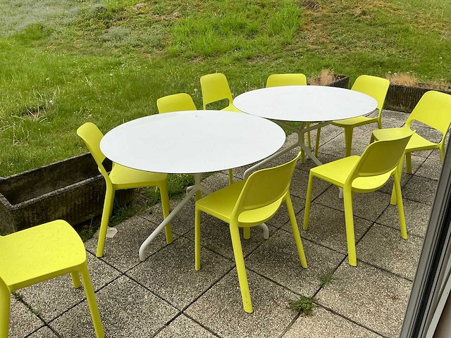 Ronde tuintafel (3x) + stoel (15x) - afbeelding 1 van  8