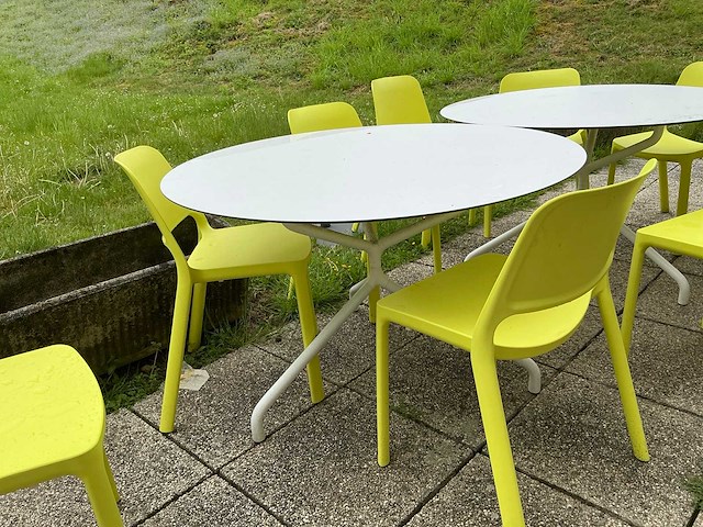 Ronde tuintafel (3x) + stoel (15x) - afbeelding 3 van  8