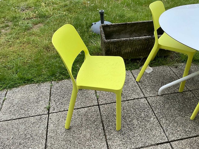 Ronde tuintafel (3x) + stoel (15x) - afbeelding 4 van  8