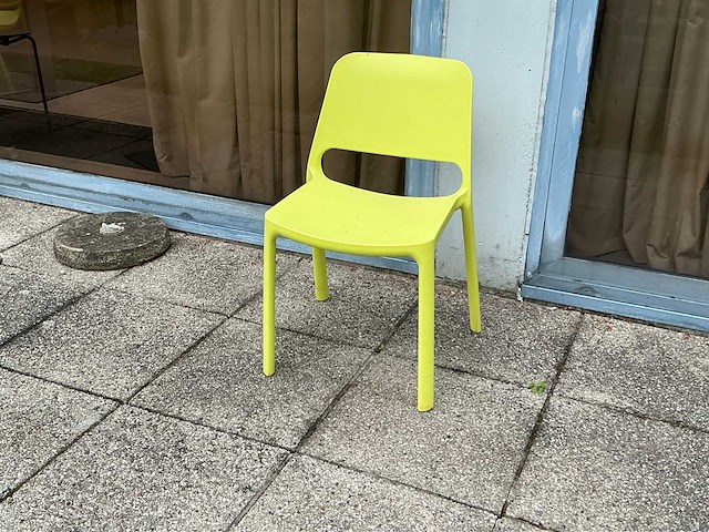 Ronde tuintafel (3x) + stoel (15x) - afbeelding 7 van  8