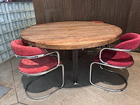 Ronde vintage eettafel met 4 designstoelen