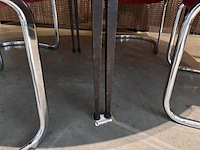 Ronde vintage eettafel met 4 designstoelen - afbeelding 2 van  5