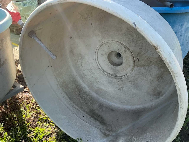 Ronde visbak vijvers en fontijn (7x) - afbeelding 3 van  4