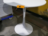 Ronde witte tafels 2 stuks - afbeelding 2 van  3