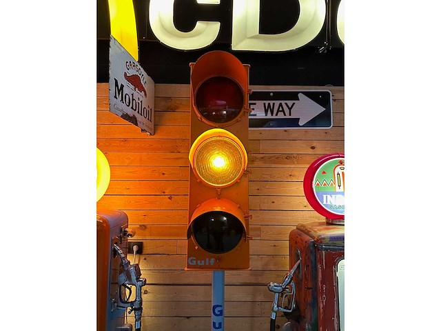 Rood licht hersteld in golfkleuren - diverse lichtapparatuur - afbeelding 3 van  11