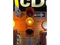 Rood licht hersteld in golfkleuren - diverse lichtapparatuur - afbeelding 3 van  11