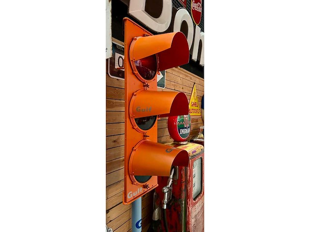 Rood licht hersteld in golfkleuren - diverse lichtapparatuur - afbeelding 7 van  11