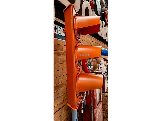 Rood licht hersteld in golfkleuren - diverse lichtapparatuur - afbeelding 8 van  11